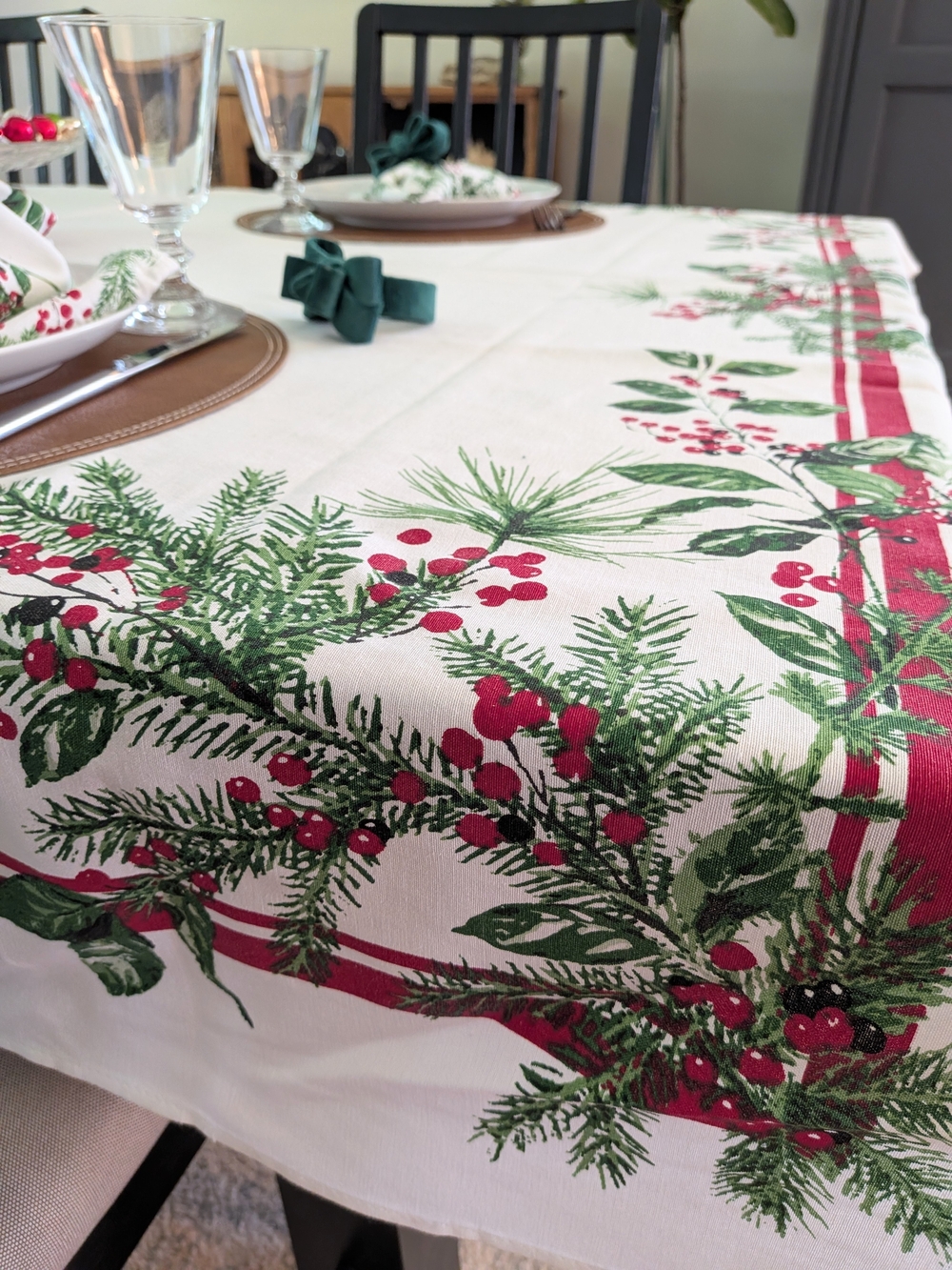 Holiday Pine & Berry Tablecloth - White/Red/Green